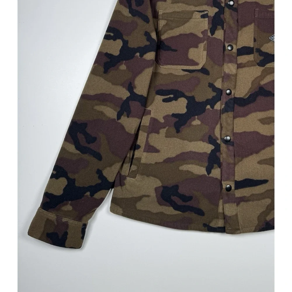 686 Men's Sierra Fleece Button Jacket Sweater Camo - Medium